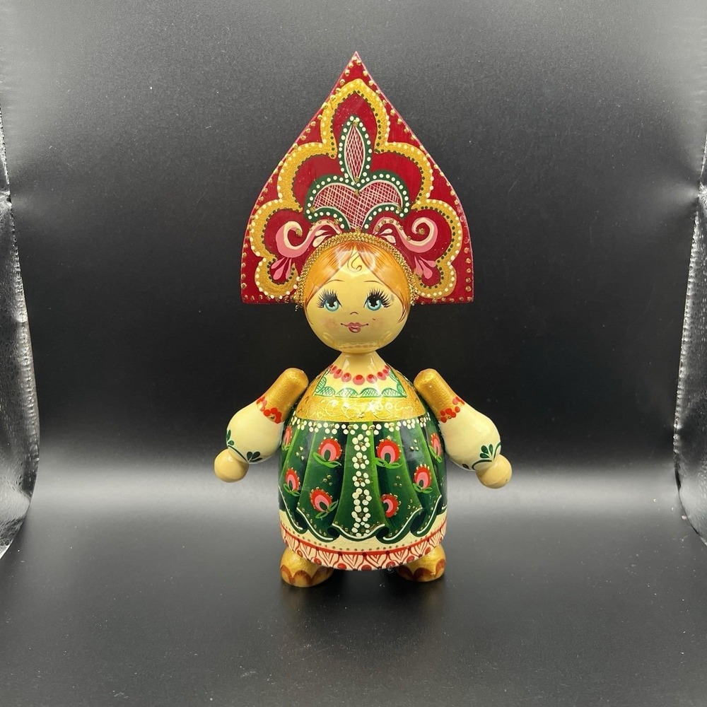 Russian Matryoshka Hand-Made Linden Wood Doll Medium Signed Green Red Gold‎